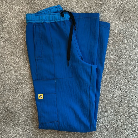 WonderWink Style 5814 Spread Good Cheer Scrub Pants size XS ~ worn once ~ - Picture 2 of 8